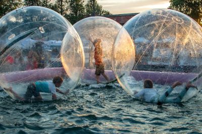 Aqua zorbing – prenájom nafukovacej vodnej atrakcie