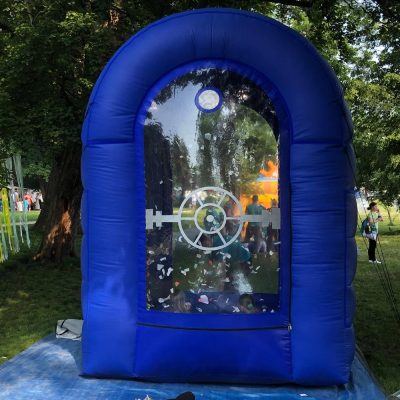 Cash box prenájom – nafukovacia atrakcia na event