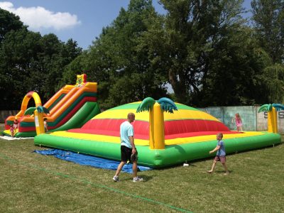 Skákací kopec ako nafukovacia atrakcia na event