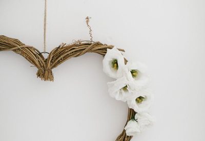 prenájom závesného ratanového srdca 95 cm – boho dekorácia na event