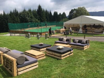 Prenájom paletového sedenia prírodná v lounge zóne na evente